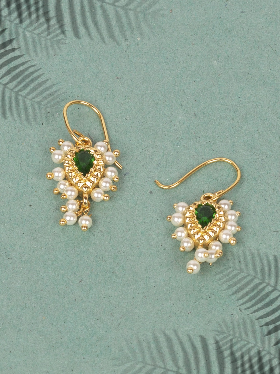 

AccessHer Green & Gold-Plated Classic Ear Cuff