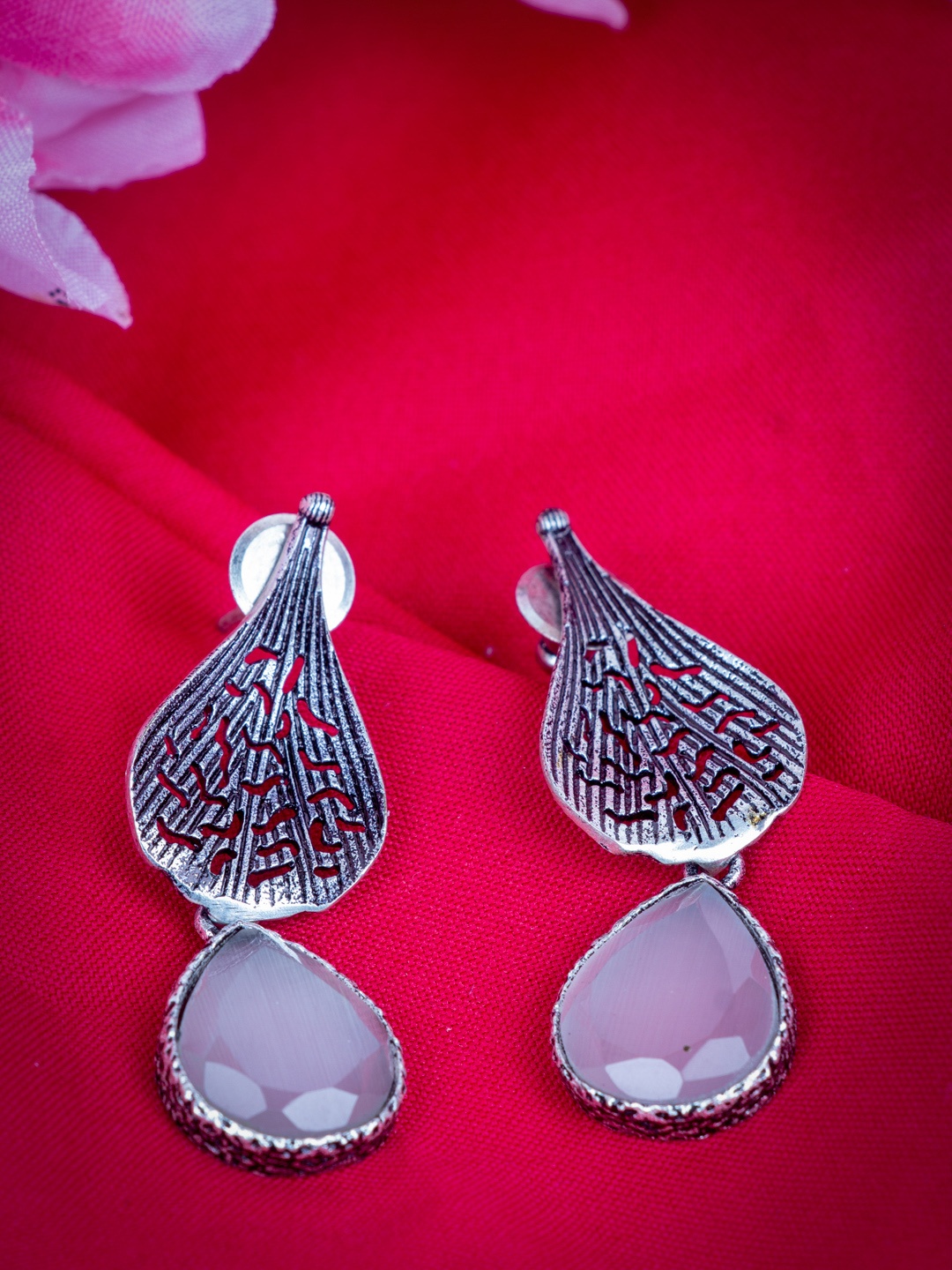 

AccessHer Silver-Plated Oxidised Teardrop Shaped Drop Earrings