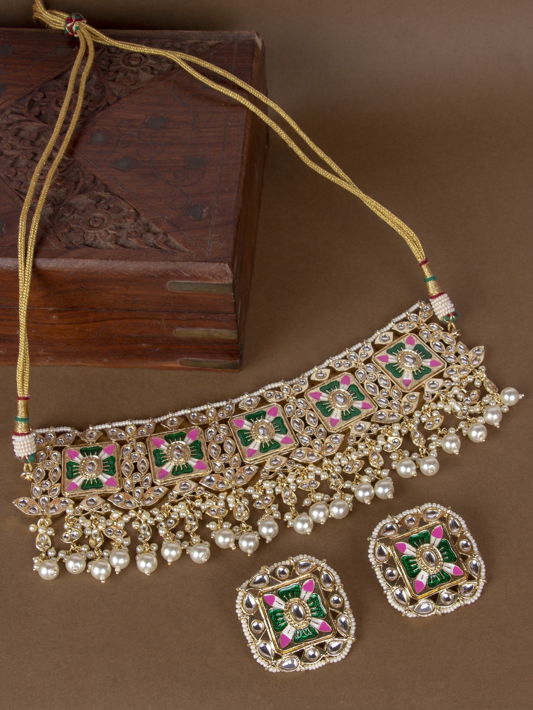 

AccessHer Green & White Kundan Studded Gold-Plated Meenakari Jewellery Set