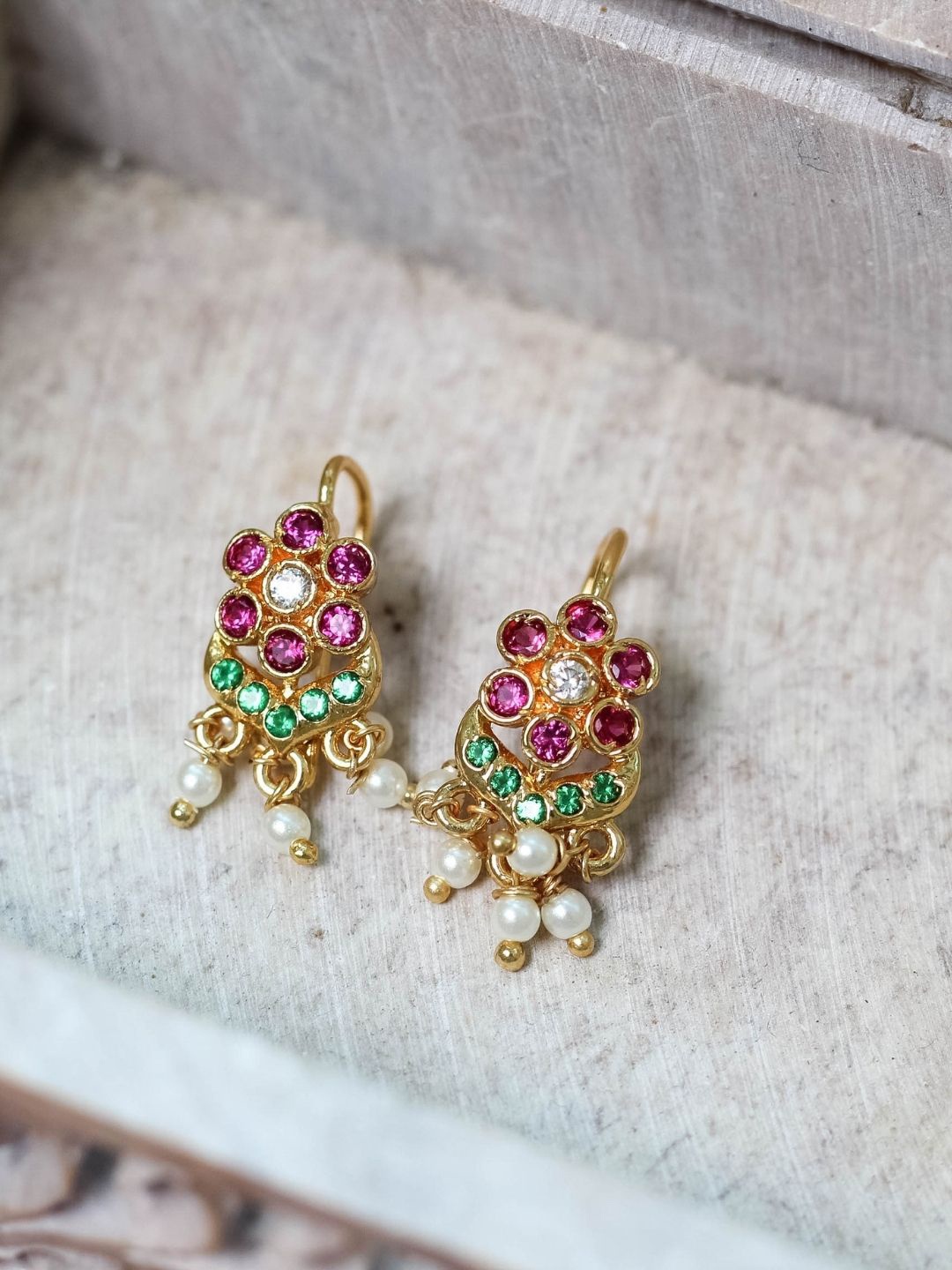 

AccessHer Gold-Plated & Green CZ-Studded Classic Ear Cuff