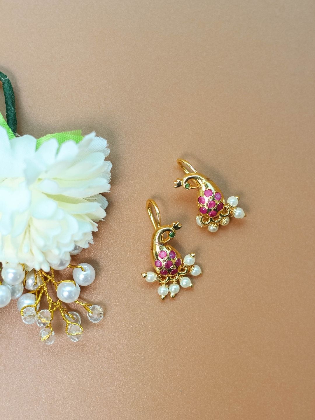 

AccessHer White & Gold-Plated CZ-Studded Classic Ear Cuff