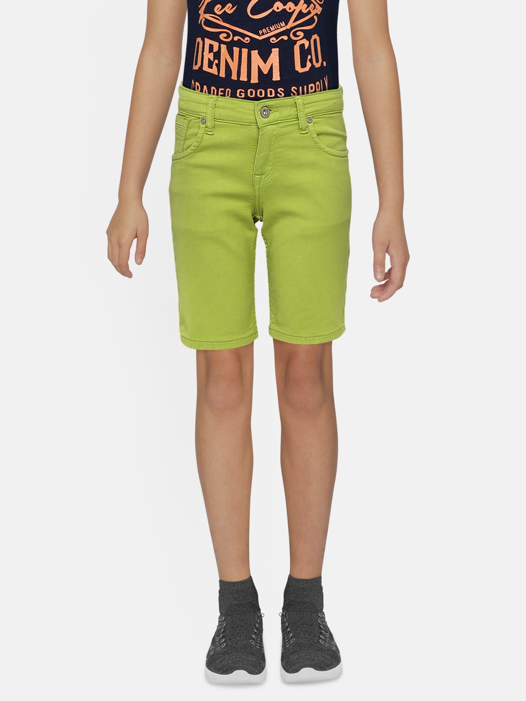 

Pepe Jeans Boys Green Solid Regular Fit Chino Shorts