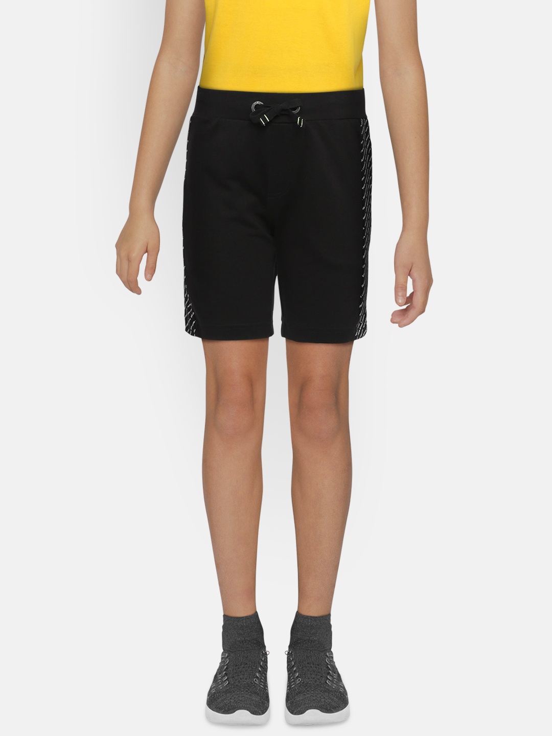 

Pepe Jeans Boys Black Printed Regular Fit Shorts