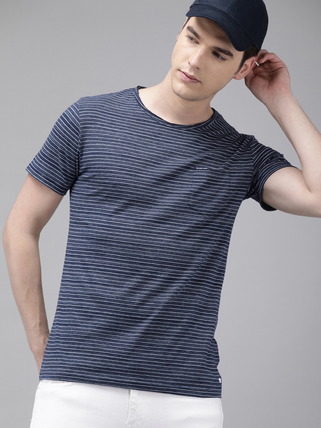 

THE BEAR HOUSE Men Blue & White Striped Round Neck Slim Fit T-shirt