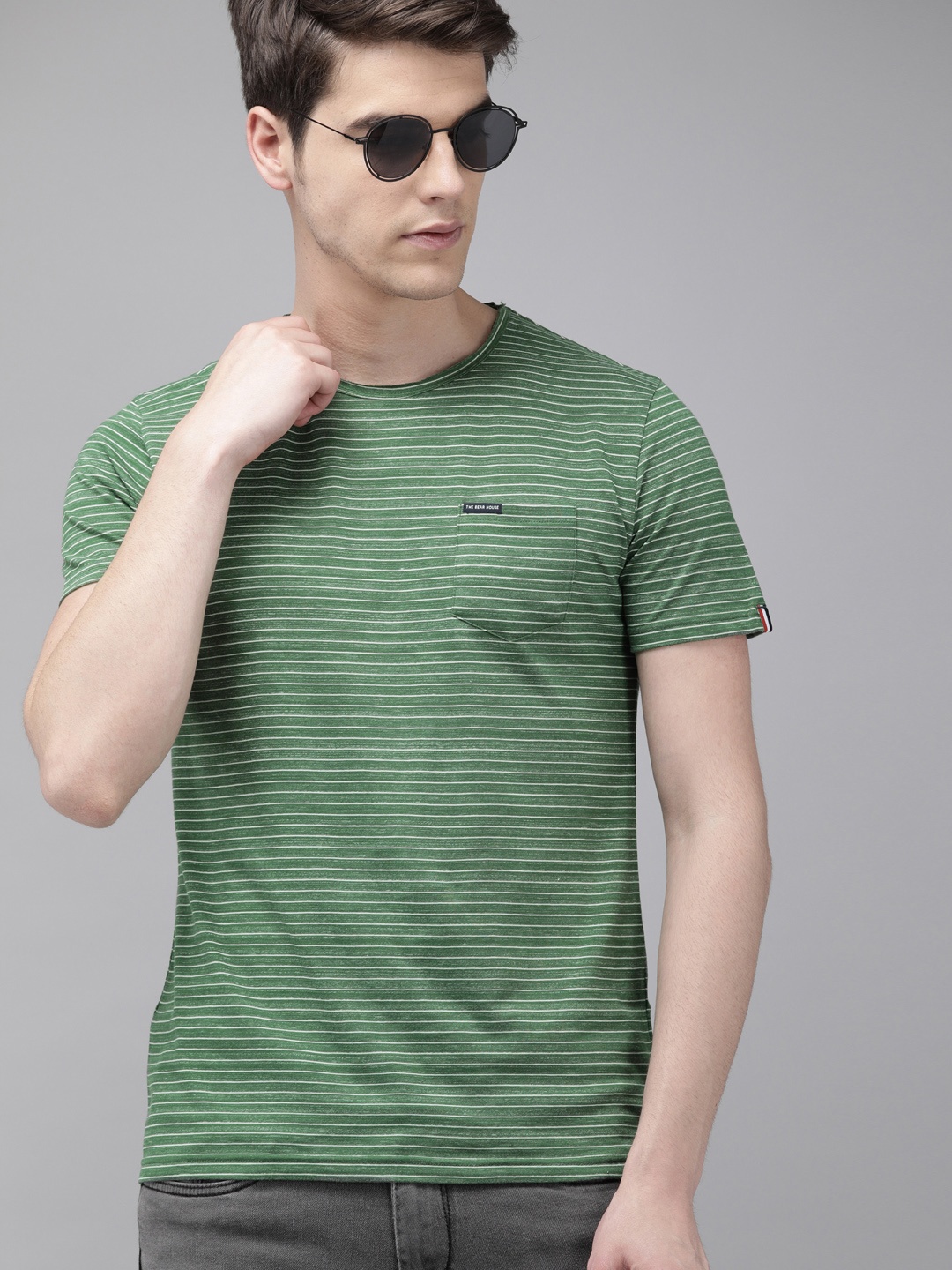 

THE BEAR HOUSE Men Green & White Striped Round Neck Slim Fit T-shirt