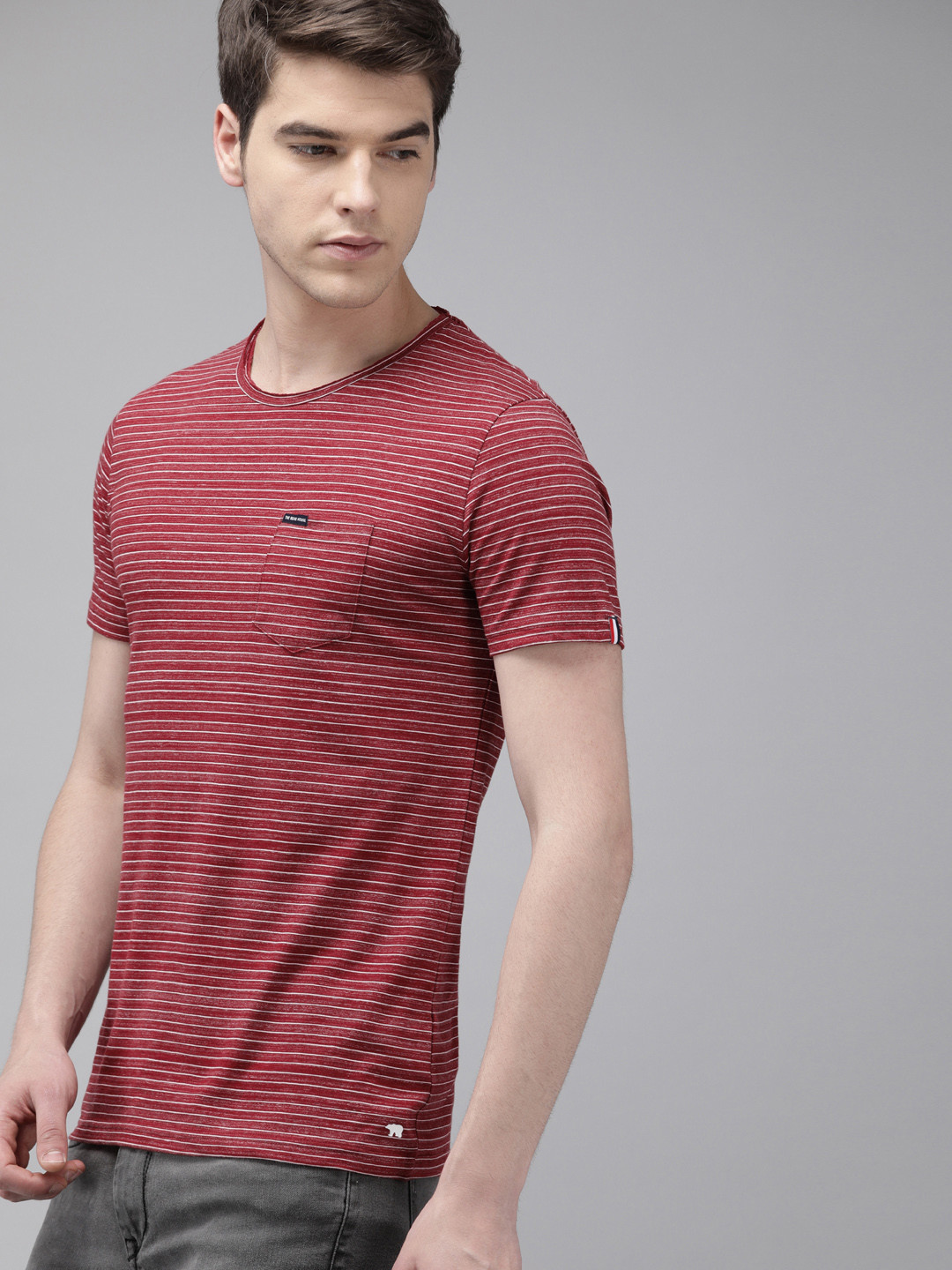 

THE BEAR HOUSE Men Maroon & White Striped Round Neck Slim Fit T-shirt