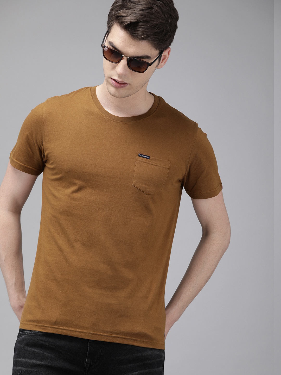 

THE BEAR HOUSE Men Mustard Brown Slim Fit Solid Round Neck Pure Cotton T-shirt