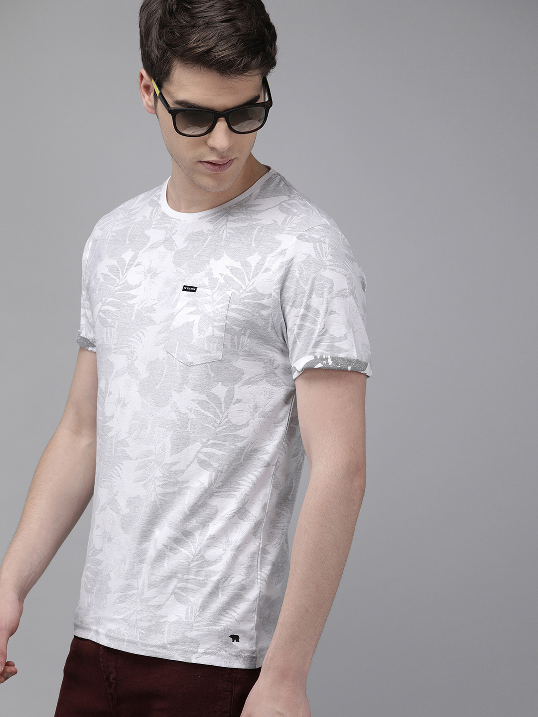

THE BEAR HOUSE Men White Grey Slim Fit Printed Round Neck Pure Cotton T-shirt