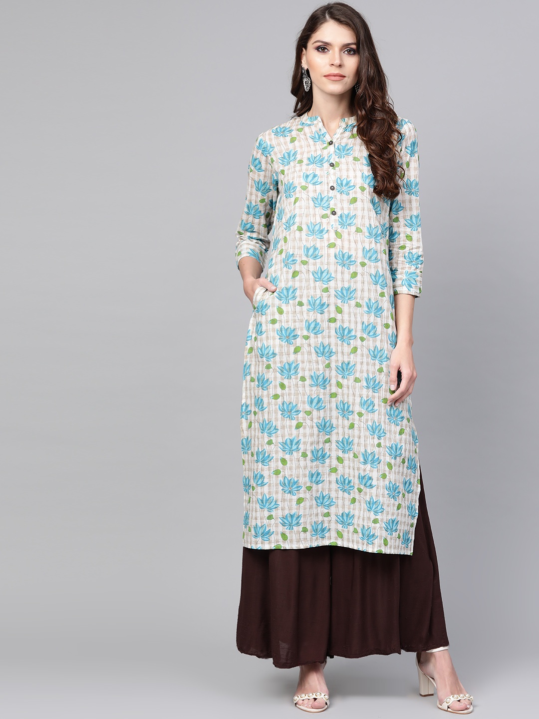

AHIKA Women Beige & Blue Floral Printed Straight Kurta