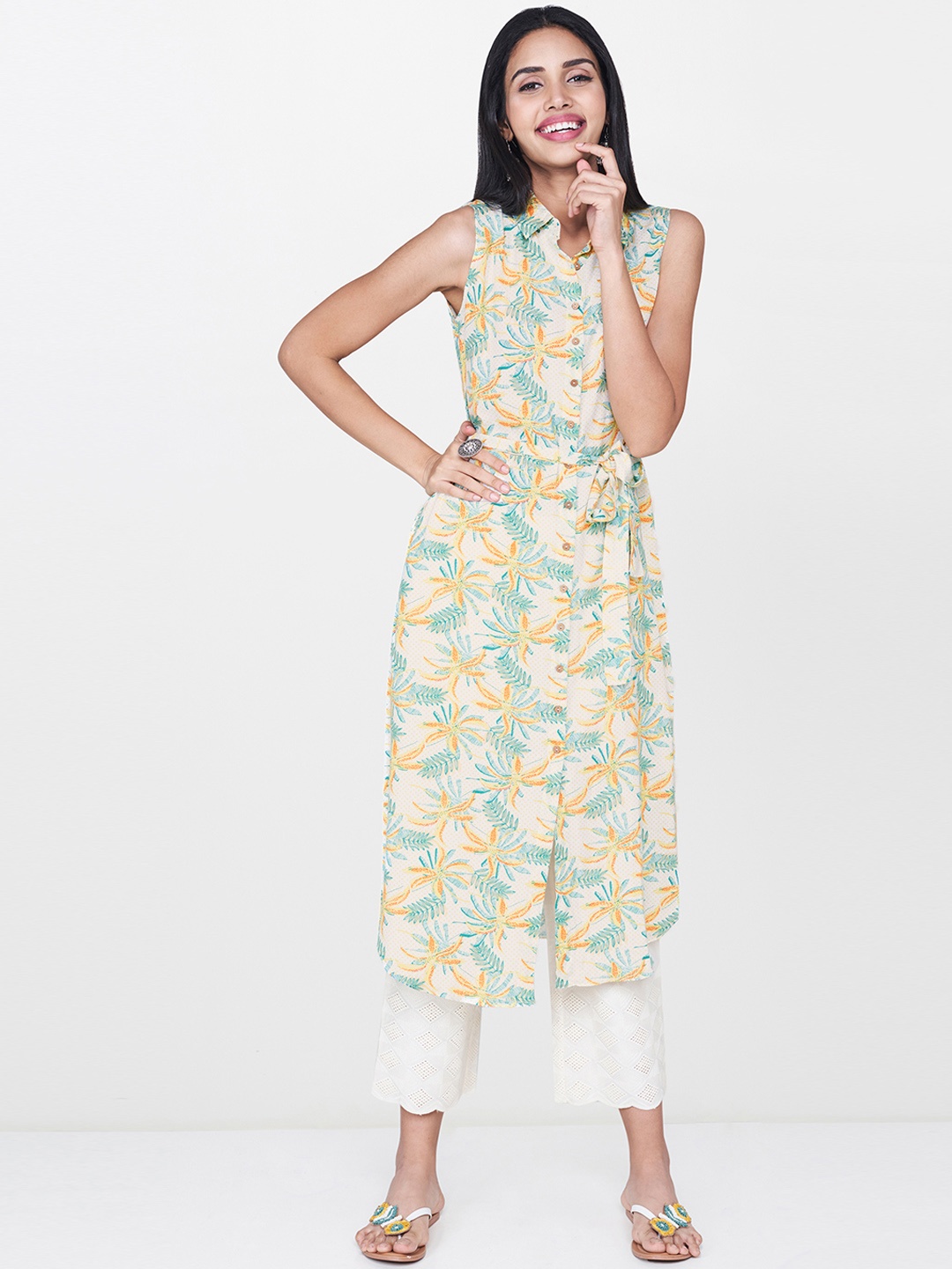 

Global Desi Women White & Green Printed Straight Kurta