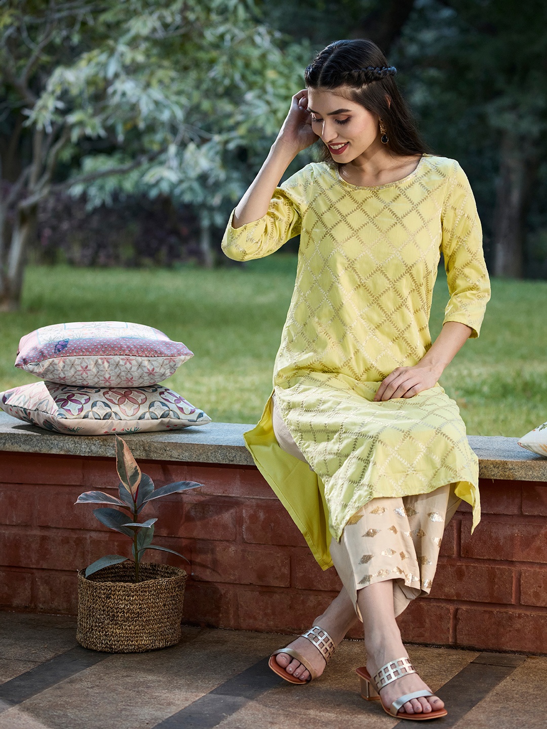 

Global Desi Women Off-White Relaxed Straight Fit Solid Parallel Trousers