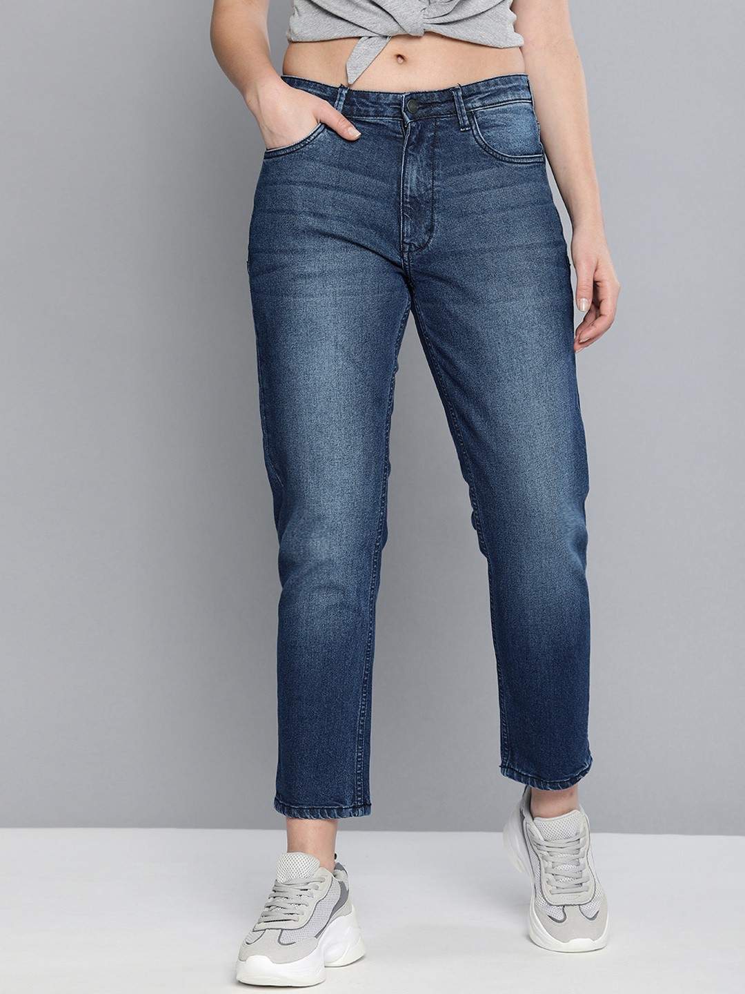 

Mast & Harbour Women Blue Boyfriend Fit Mid-Rise Clean Look Stretchable Jeans