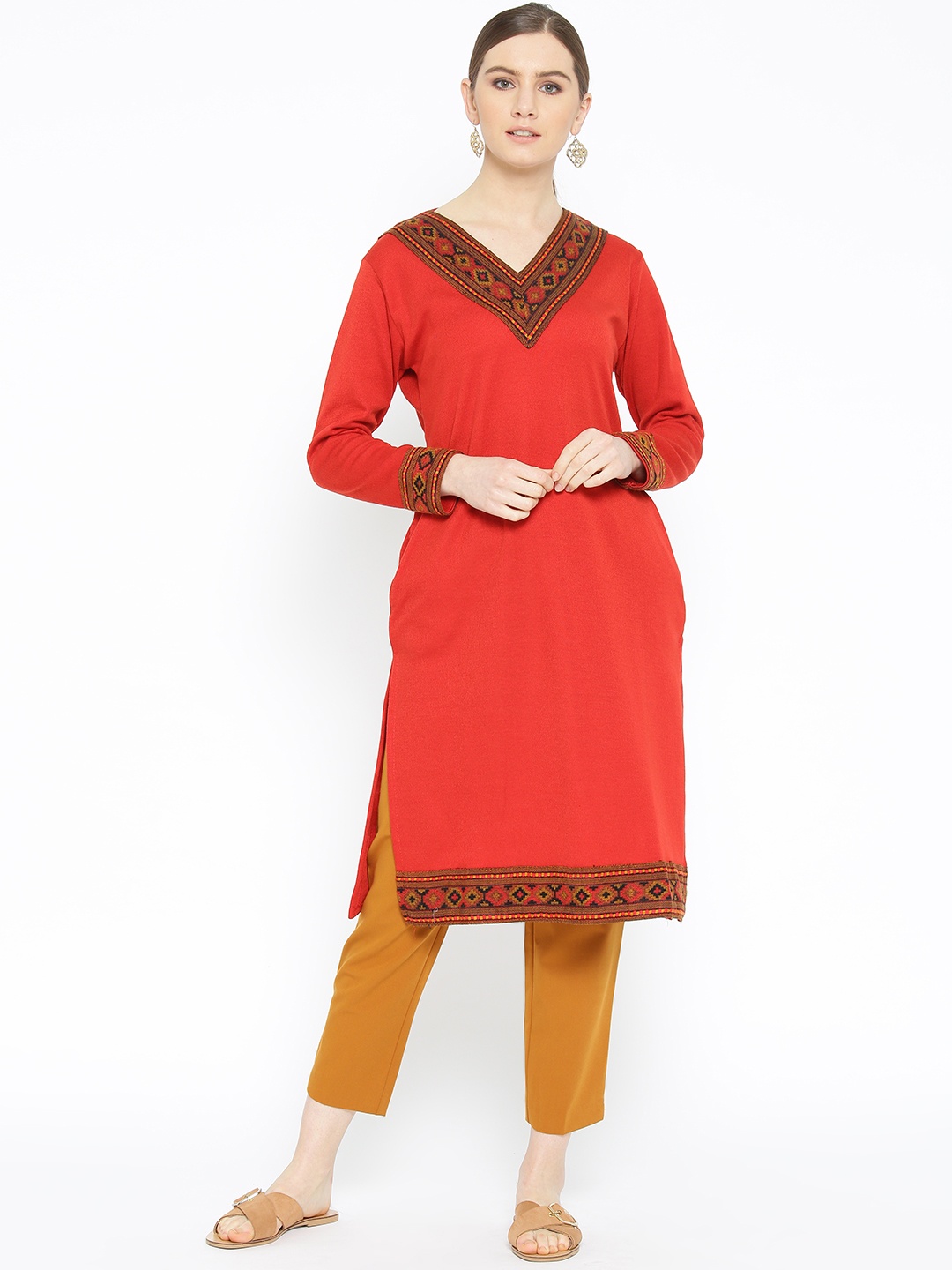 

Vastraa Fusion Women Red Solid Straight Woollen Kurta