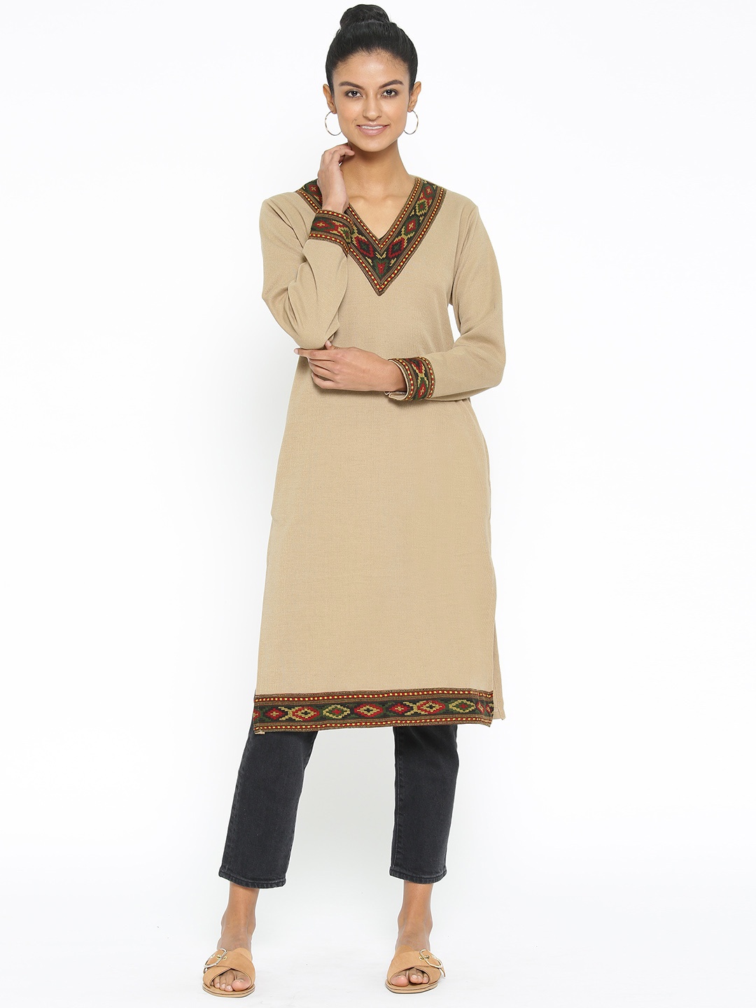 

Vastraa Fusion Women Beige Solid Straight Woollen Kurta