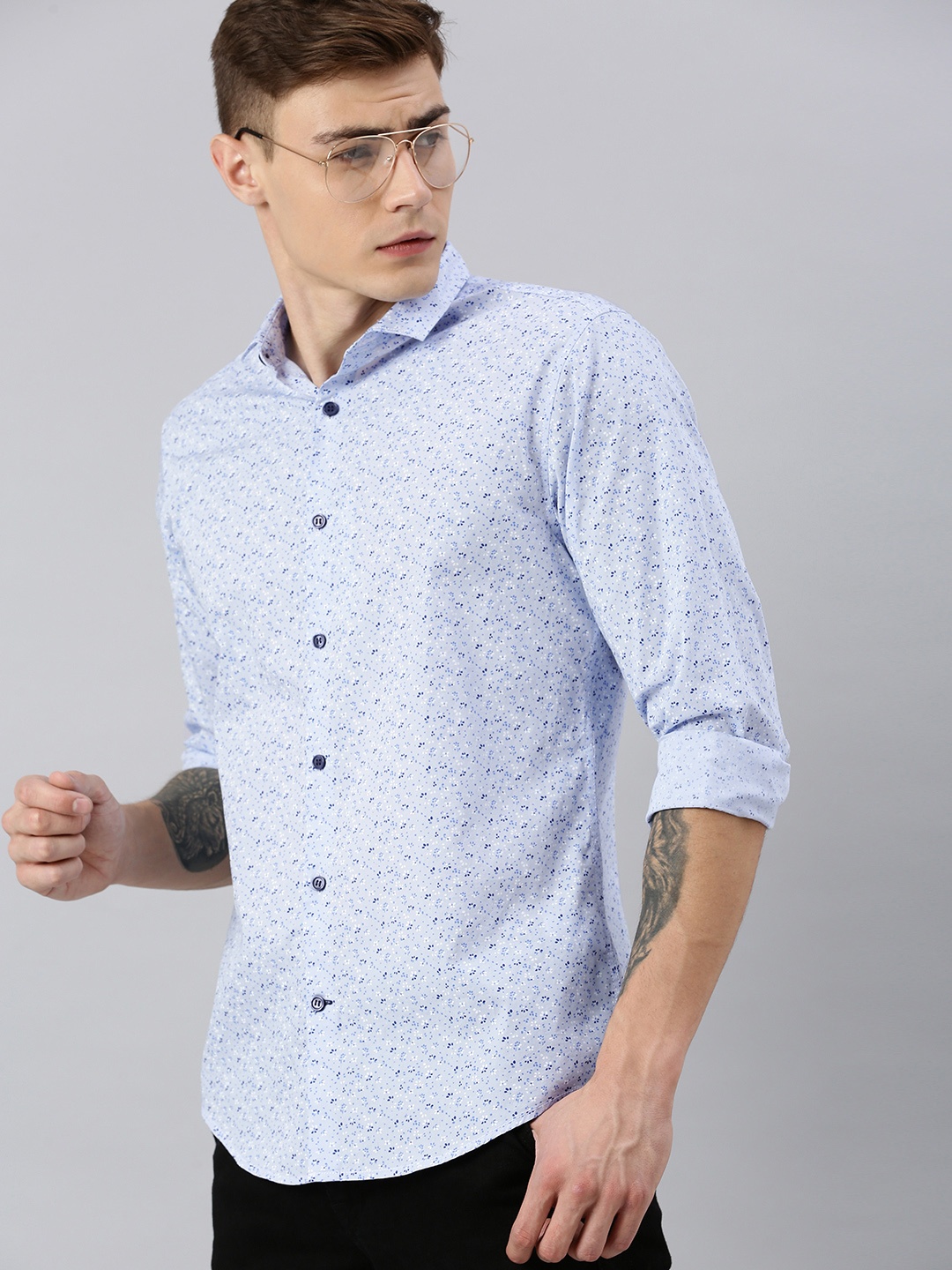 

Mast & Harbour Men Blue & White Regular Fit Ditsy Floral Printed Casual Shirt