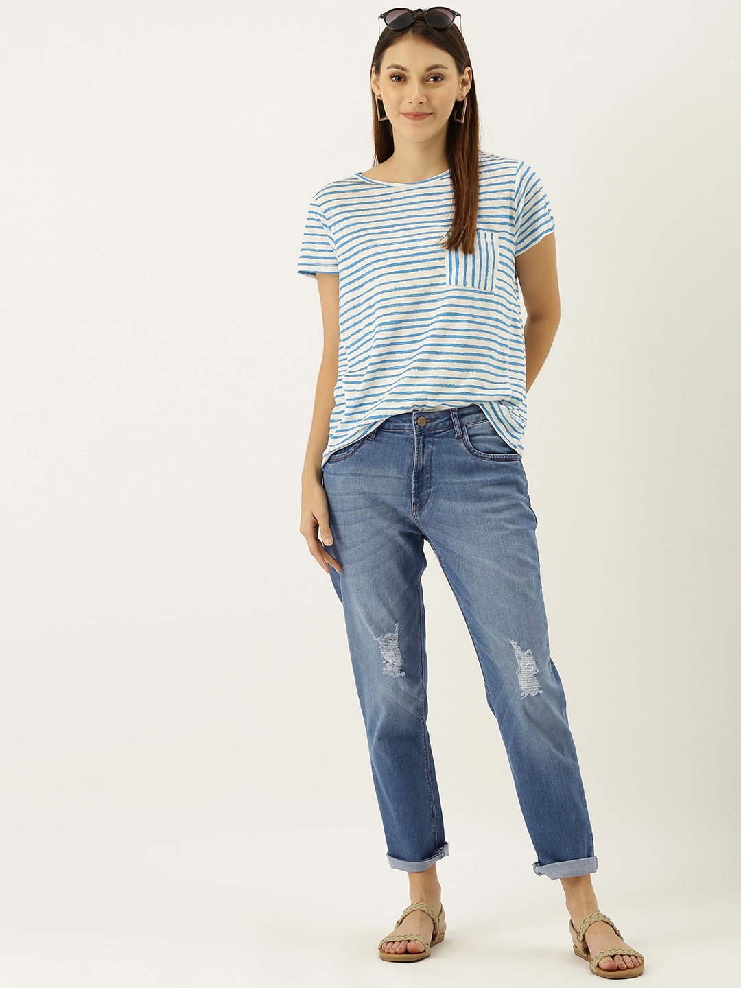 

DressBerry Women Blue Boyfriend Fit Mid-Rise Low Distress Stretchable Cropped Jeans