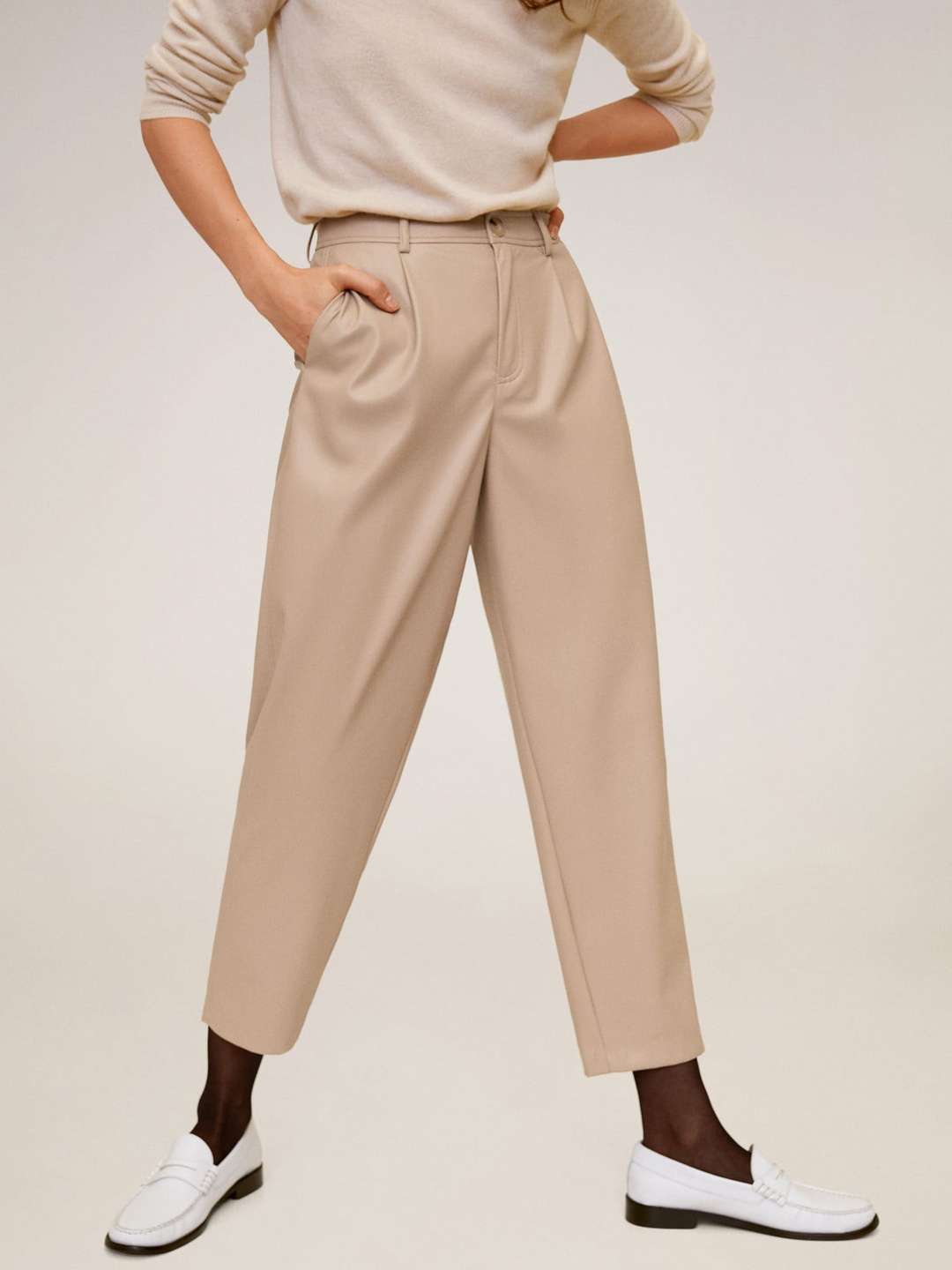 

MANGO Women Beige Regular Fit Solid Coated Cropped Regular Trousers