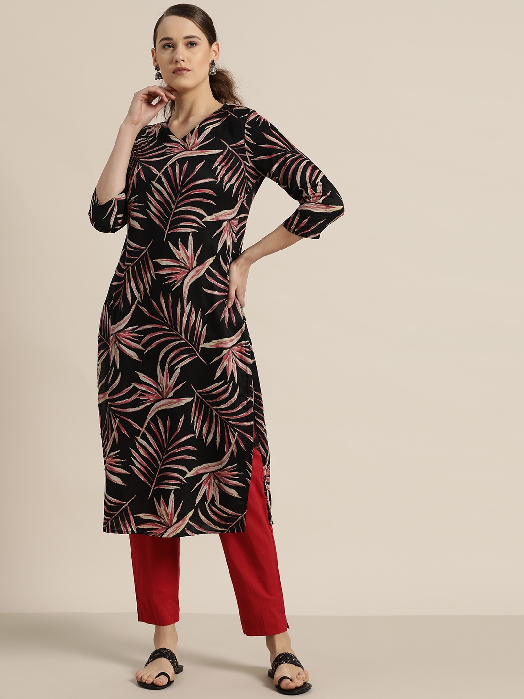 

Moda Rapido Women Black & Pink Printed Straight Kurta