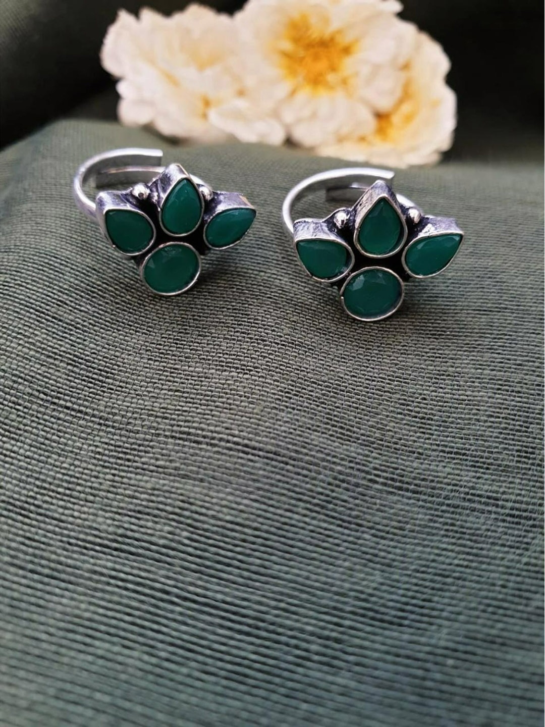 

FIROZA Set of 2 Green & Oxidised Silver-Toned Stone-Studded Adjustable Toe Rings
