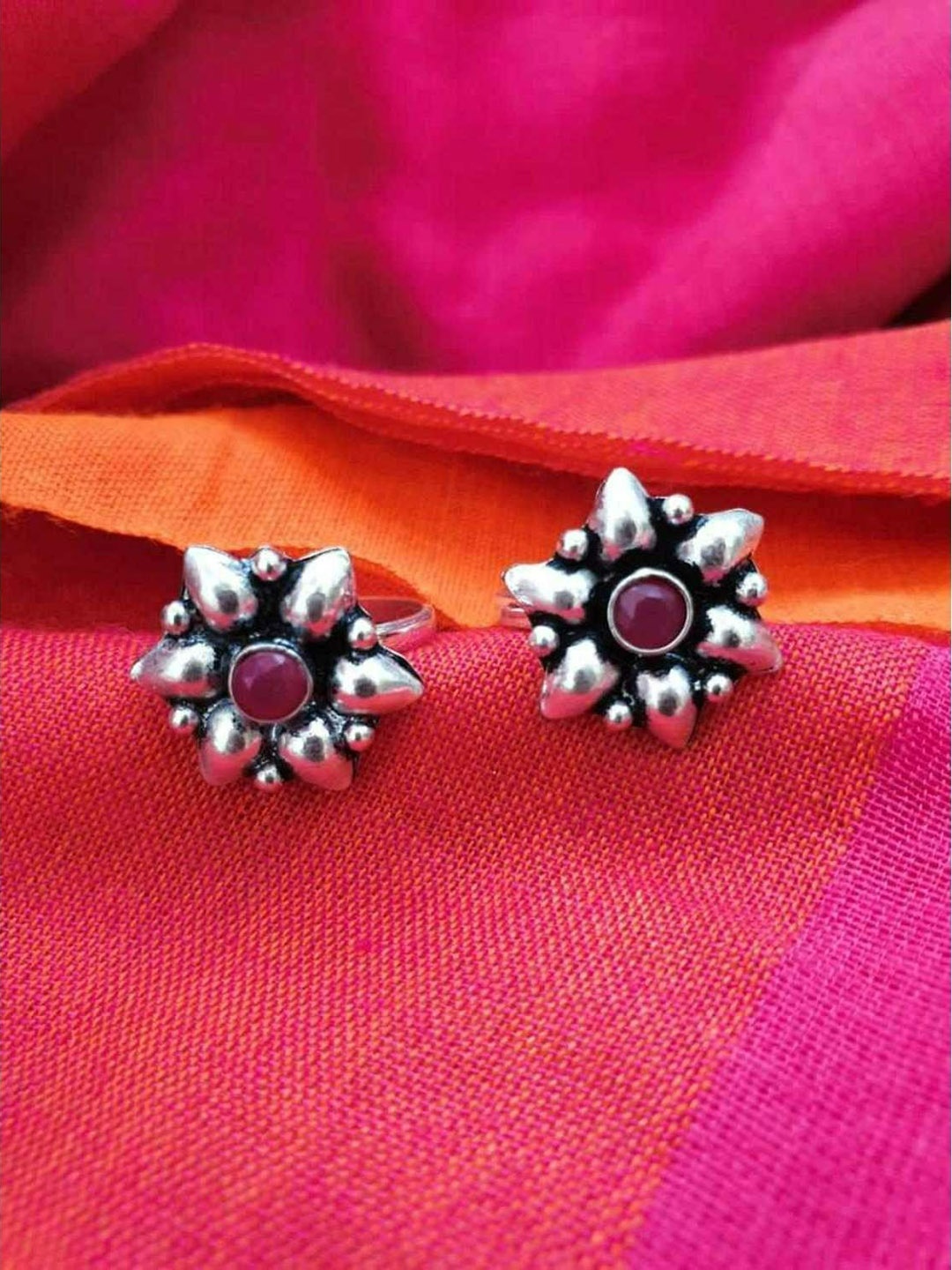 

FIROZA Set of 2 Oxidised Silver-Toned & Magenta Stone-Studded Adjustable Toe Rings