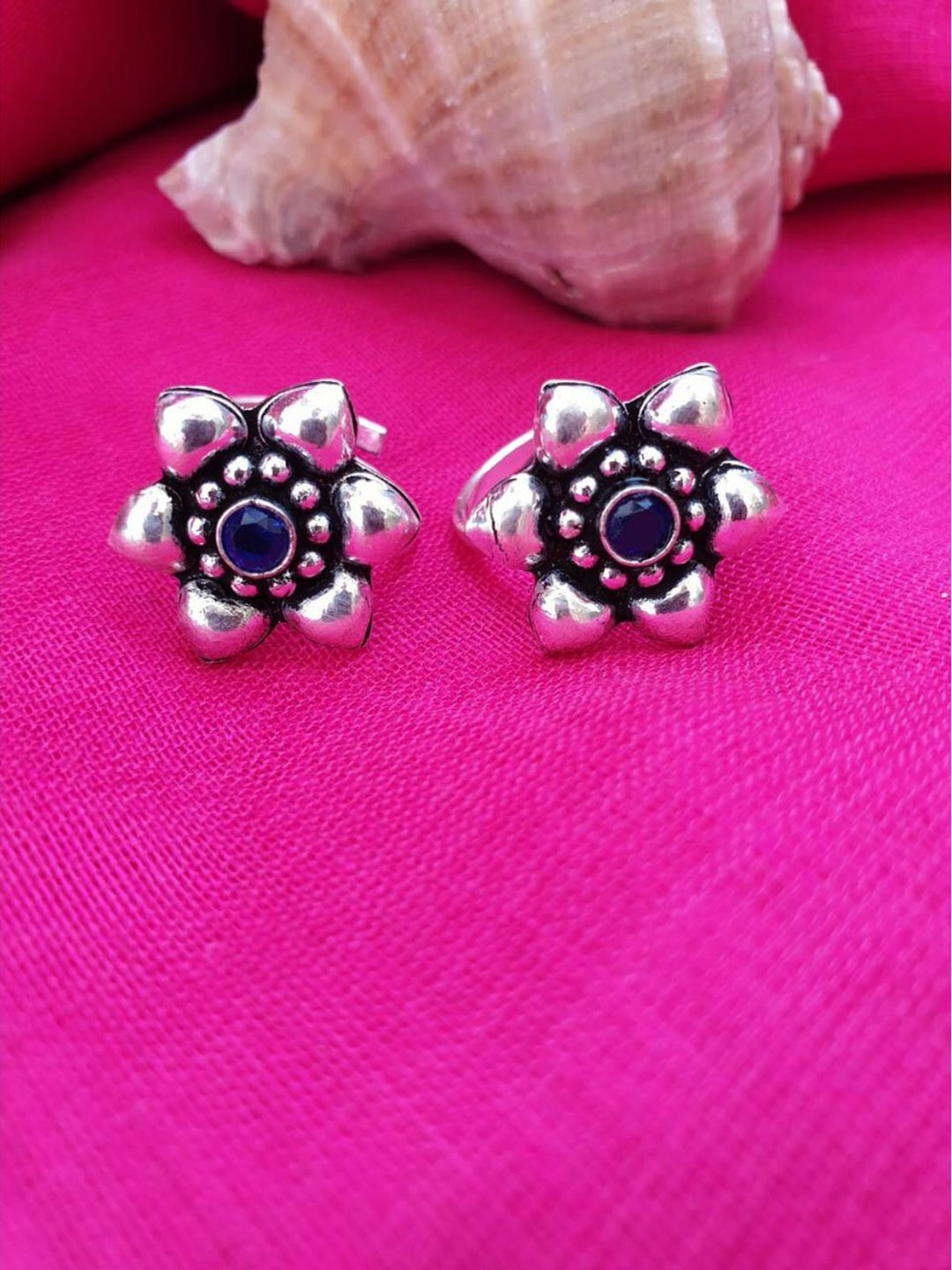 

FIROZA Set of 2 Oxidised Silver-Toned & Blue Stone-Studded Textured Adjustable Toe Rings