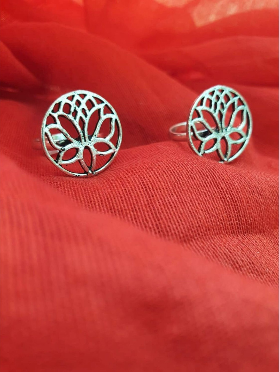 

FIROZA Set of 2 Oxidised Silver-Toned Floral Adjustable Toe Rings