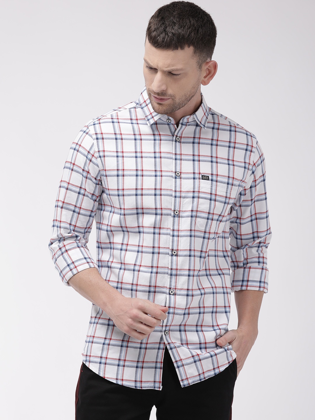 

The Indian Garage Co Men White & Blue Slim Fit Checked Casual Shirt