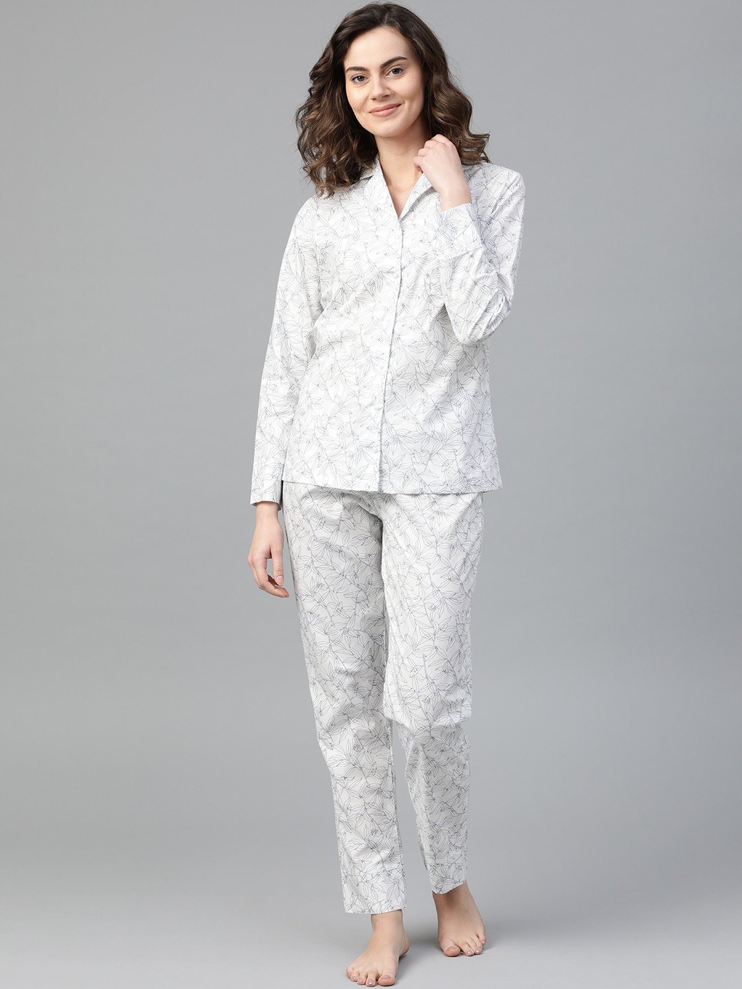 

DRAPE IN VOGUE Women White & Navy Blue Printed Night Suit