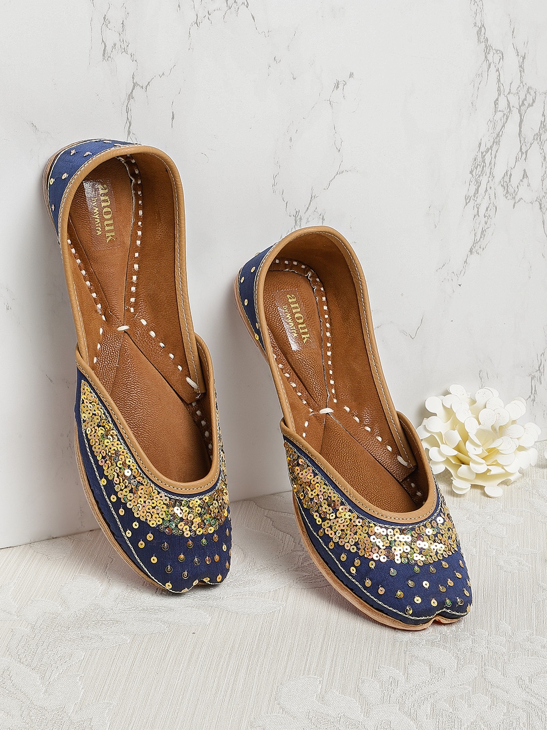 

Anouk Women Navy Blue & Gold-Toned Sequinned Mojaris