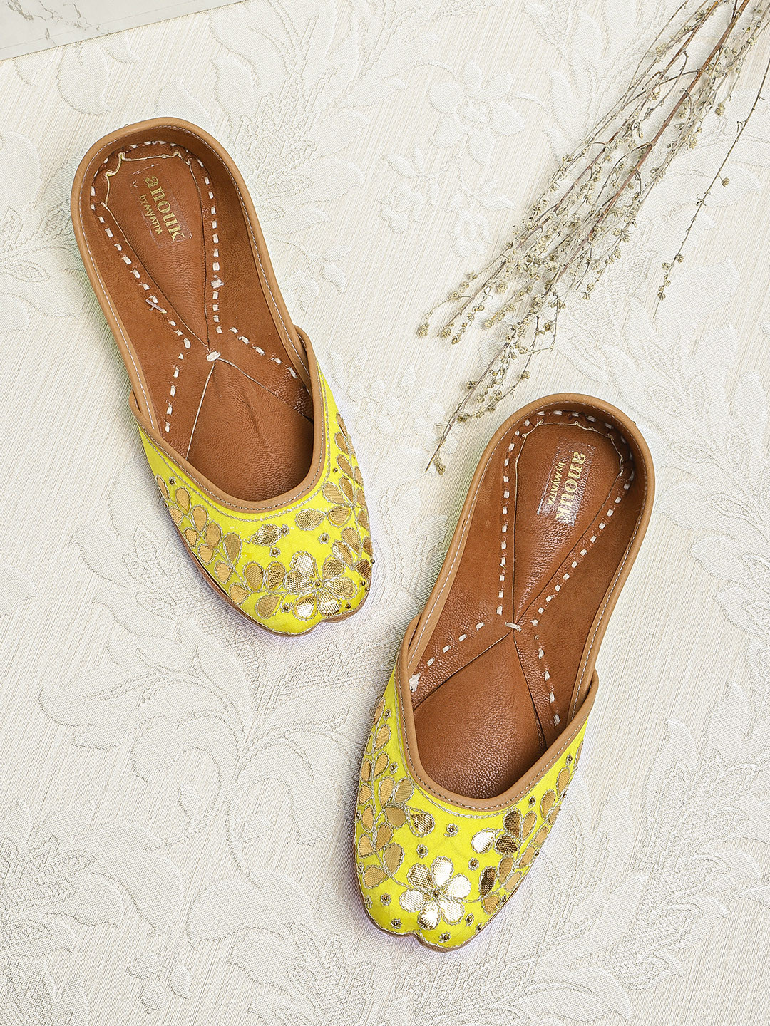 

Anouk Women Lemon Yellow & Gold-Toned Woven Design Mojaris