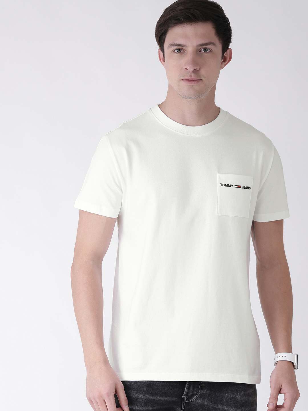 

Tommy Hilfiger Men White Solid Round Neck T-shirt