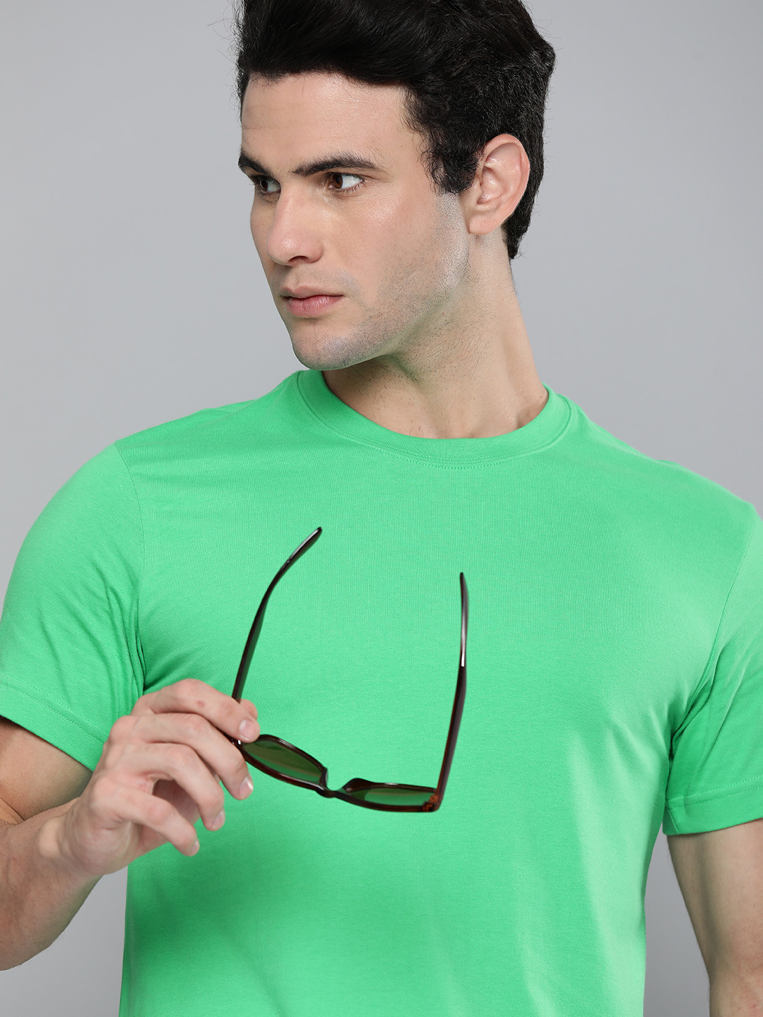 

Levis Men Sea Green Solid V-Neck T-shirt