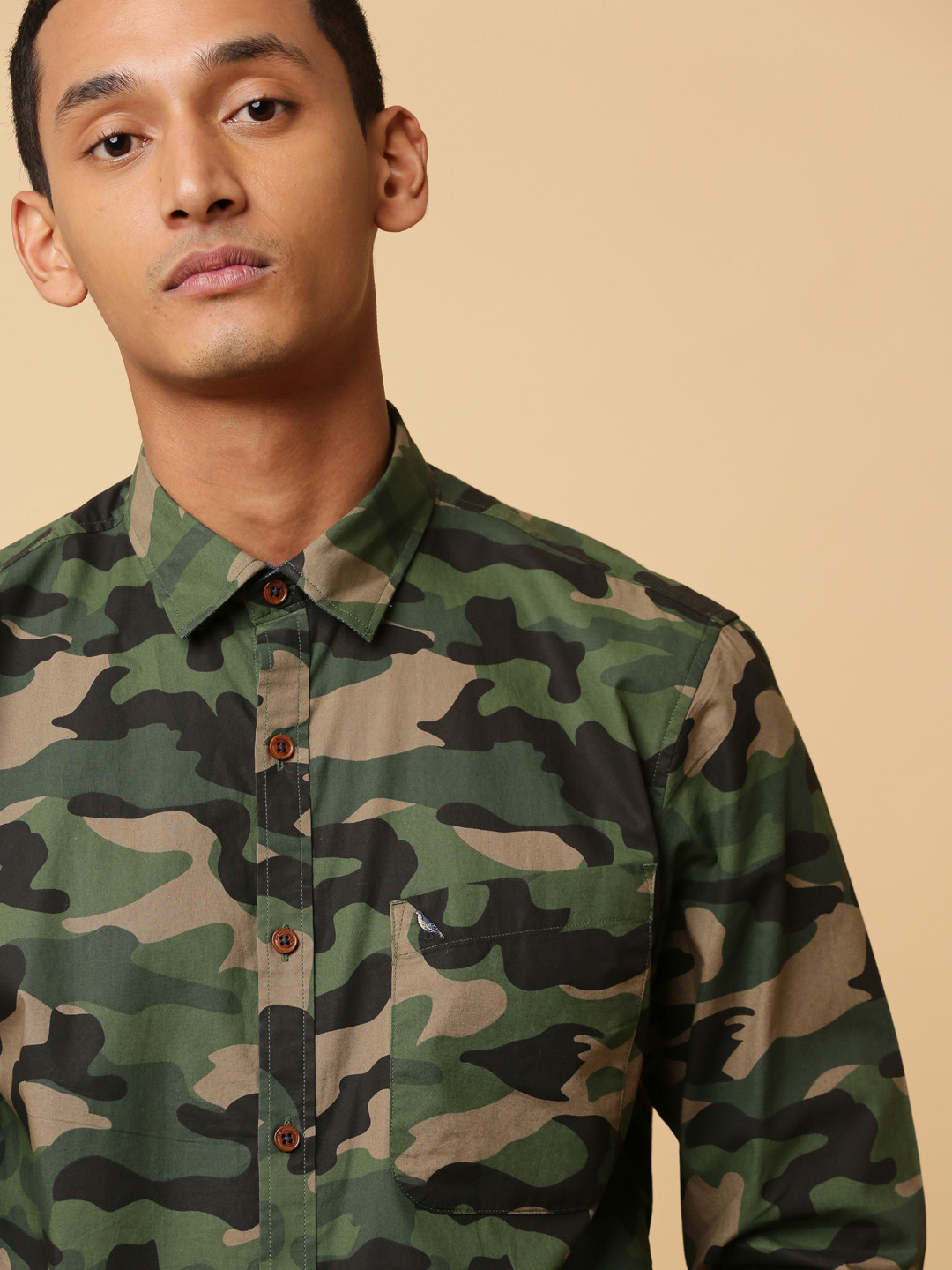 

Mr Bowerbird Men Green & Black Camo Peace Tailored Fit Printed Casual Shirt