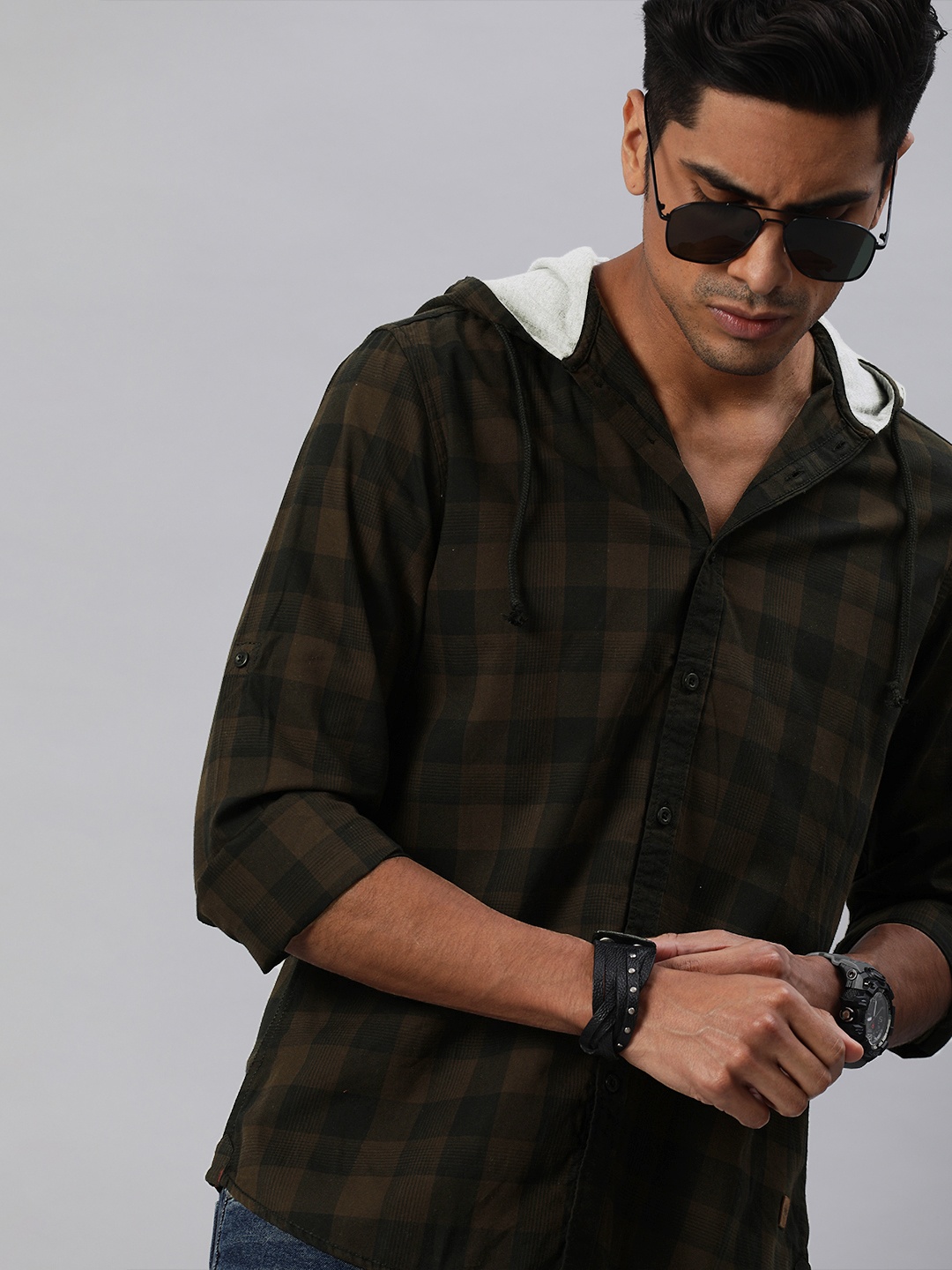 

Roadster Men Brown & Black Regular Fit Checked Casual Shirt