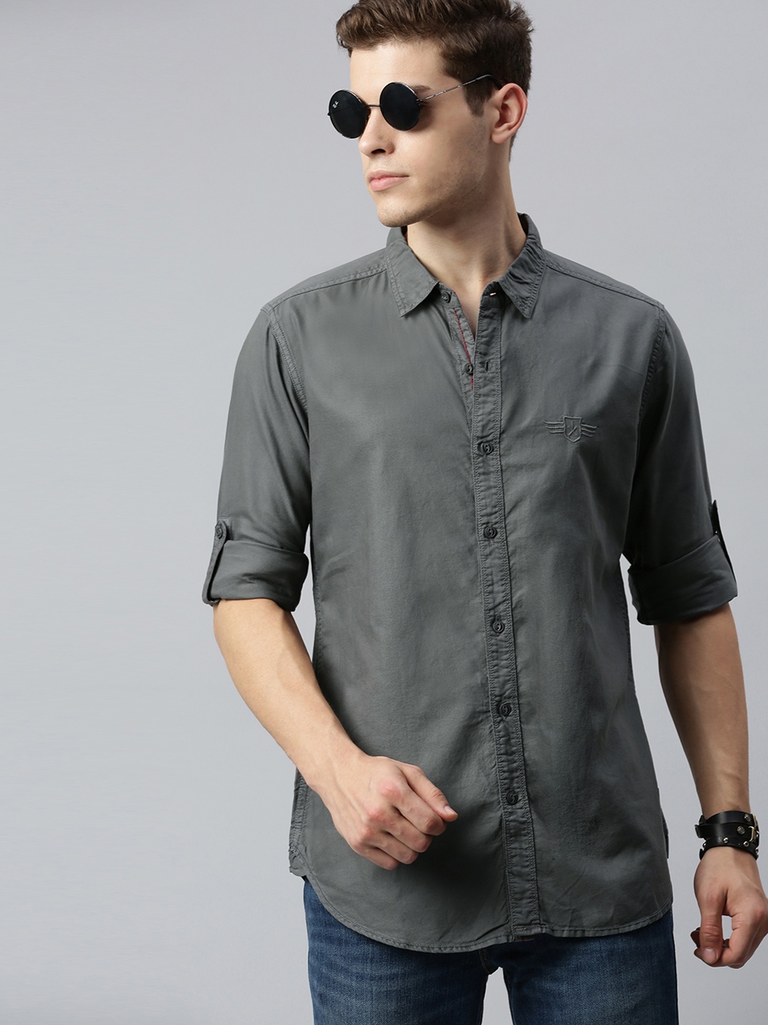 

Roadster Men Charcoal Grey Regular Fit Solid Casual Shirt
