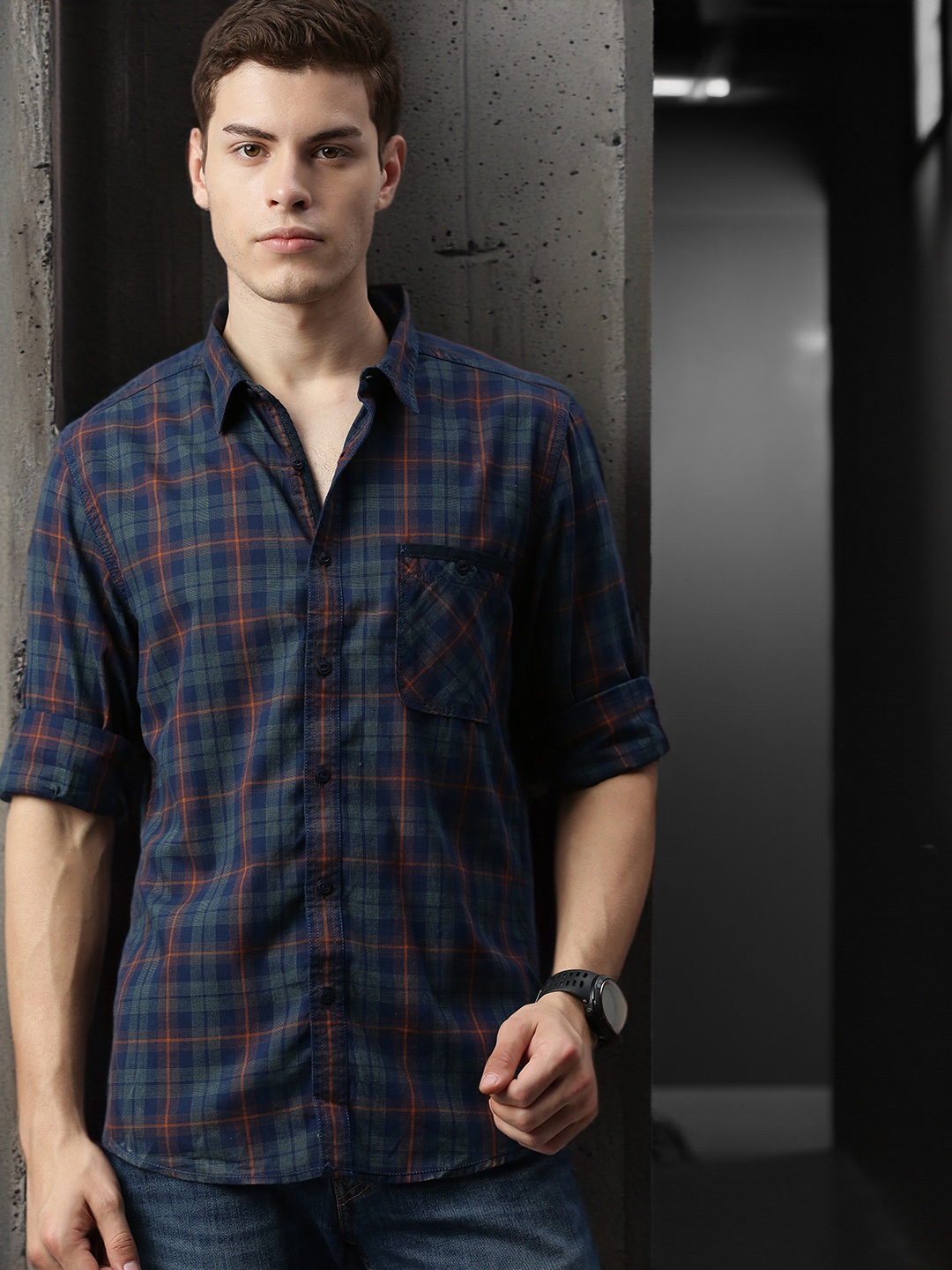 

Roadster Men Blue & Orange Regular Fit Checked Casual Shirt