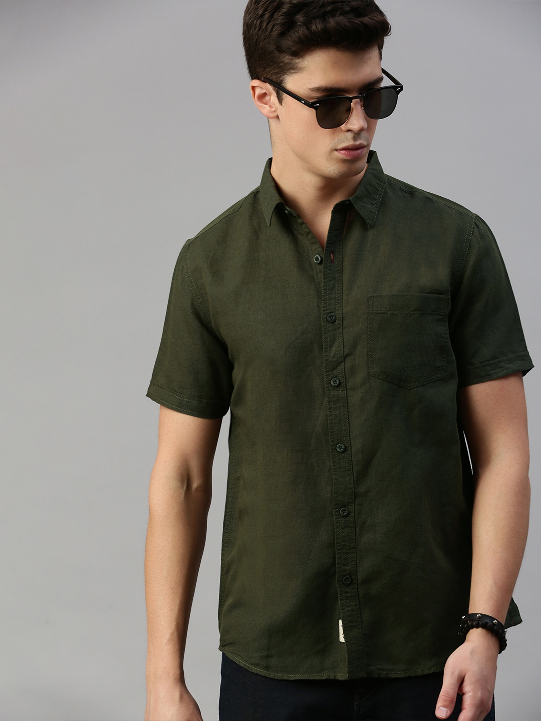 

Roadster Men Olive Green Regular Fit Solid Cotton Linen Casual Shirt