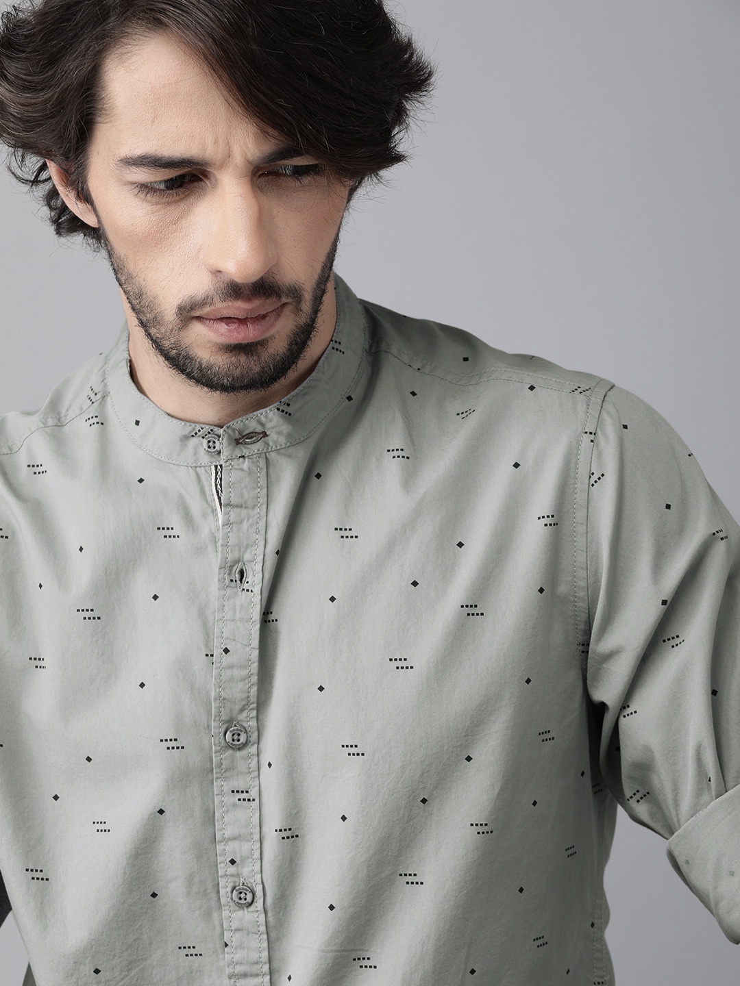 

Roadster Men Grey & Black Regular Fit Printed Casual Shirt