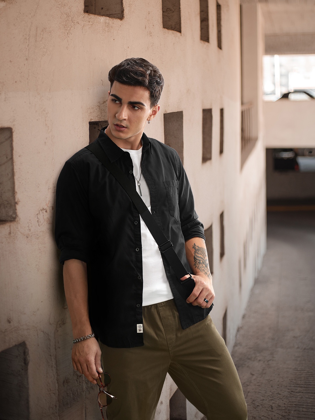 

Roadster Men Black Regular Fit Solid Casual Shirt