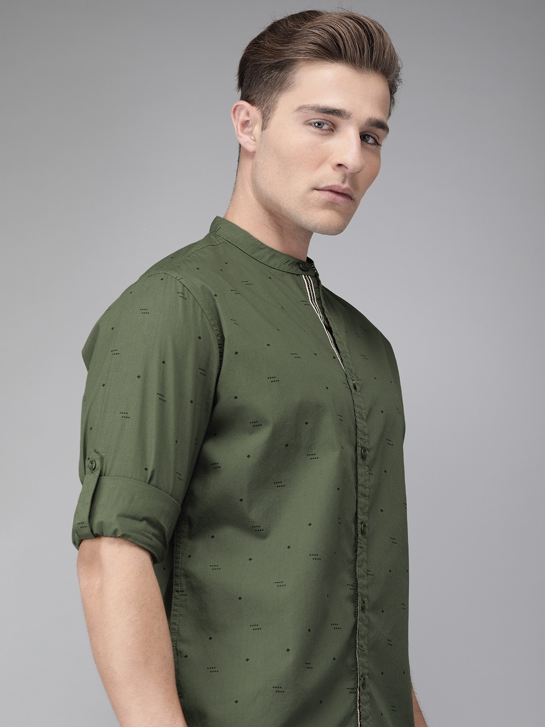 

Roadster Men Olive Green & Black Regular Fit Printed Casual Shirt