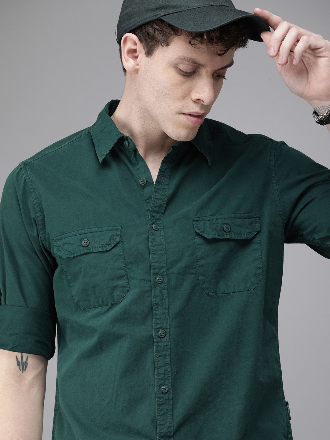 

Roadster Men Green Regular Fit Solid Casual Shirt