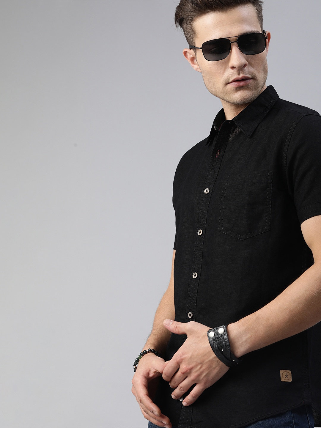 

Roadster Men Black Regular Fit Solid Casual Linen Shirt