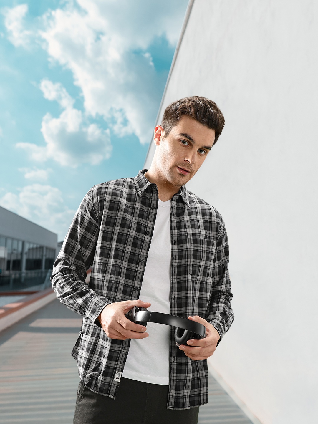 

Roadster Men Grey & Black Checked Pure Cotton Sustainable Casual Shirt