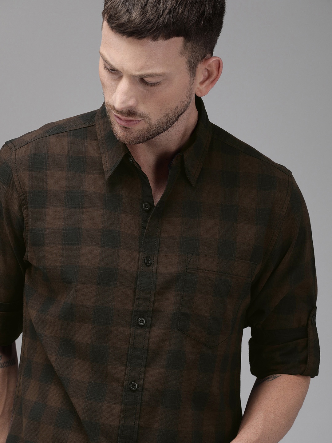 

Roadster Men Brown & Black Regular Fit Checked Casual Shirt