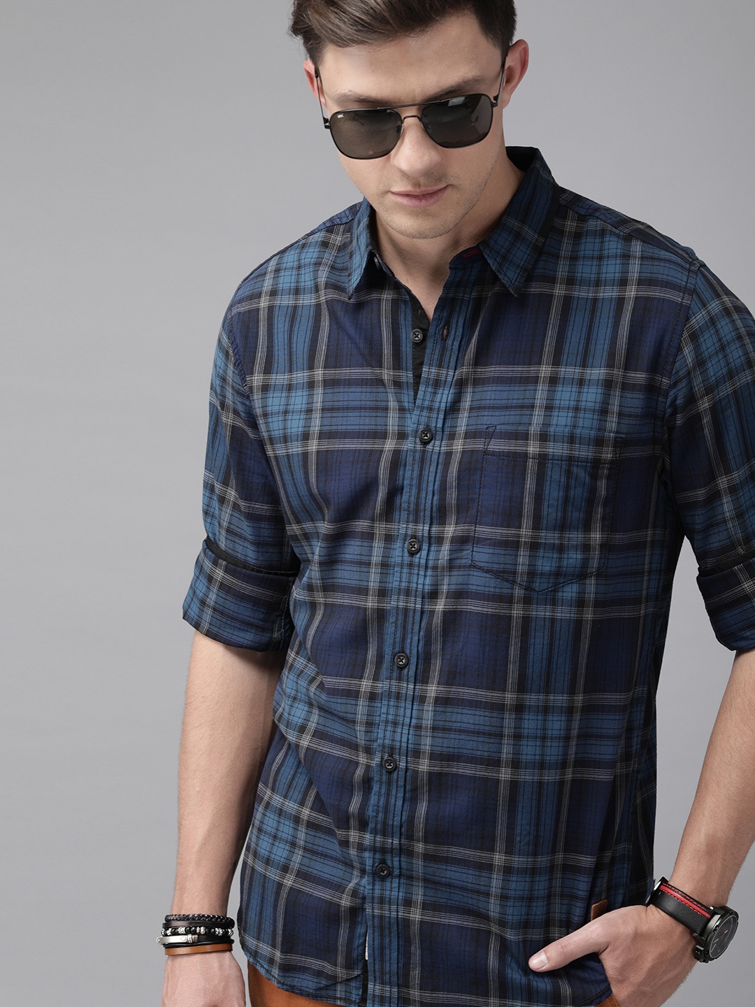 

Roadster Men Blue Regular Fit Checked Casual Shirt