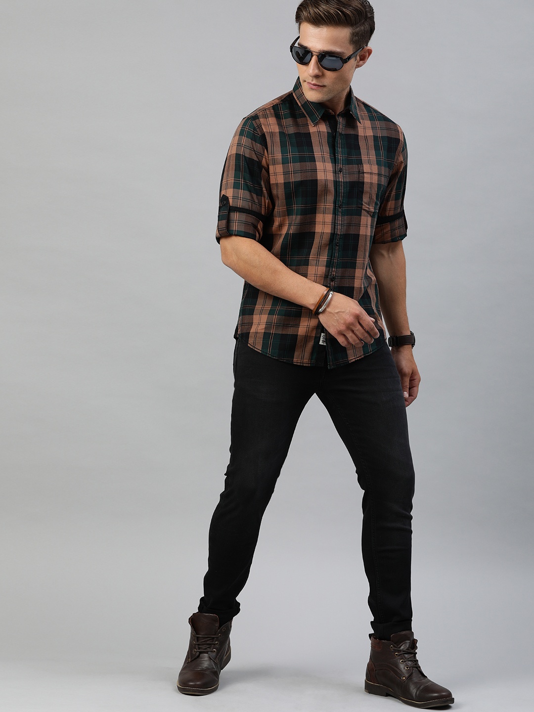 

Roadster Men Peach-Coloured & Black Regular Fit Checked Sustainable Casual Shirt