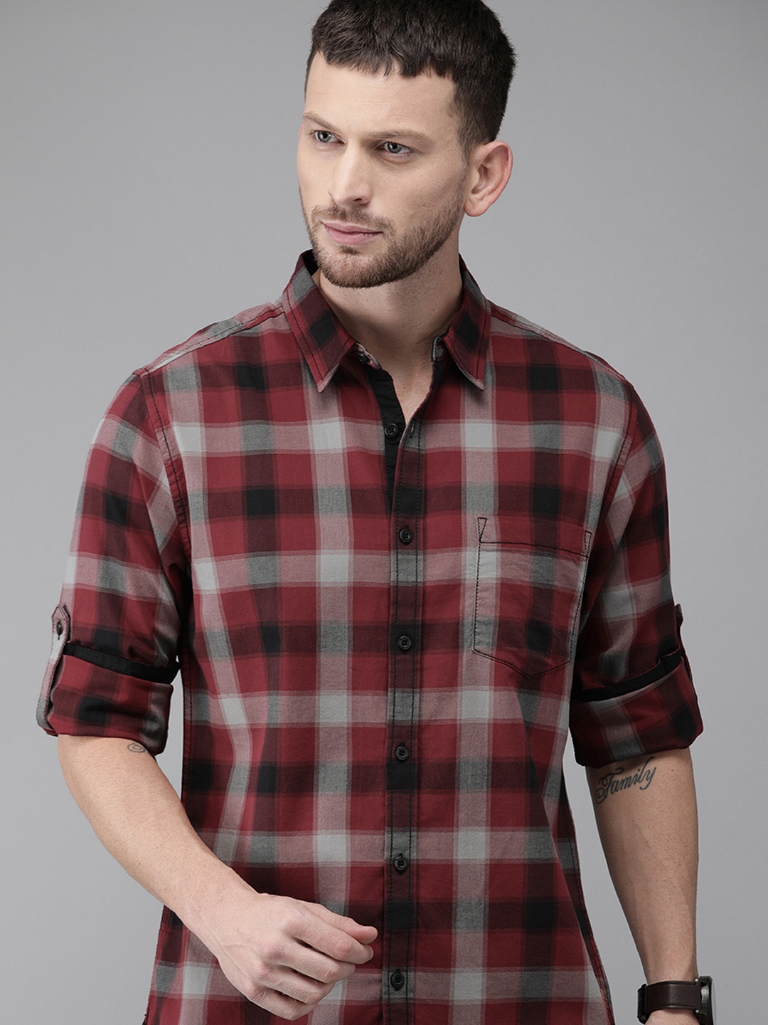 

Roadster Men Maroon & Grey Regular Fit Checked Casual Shirt