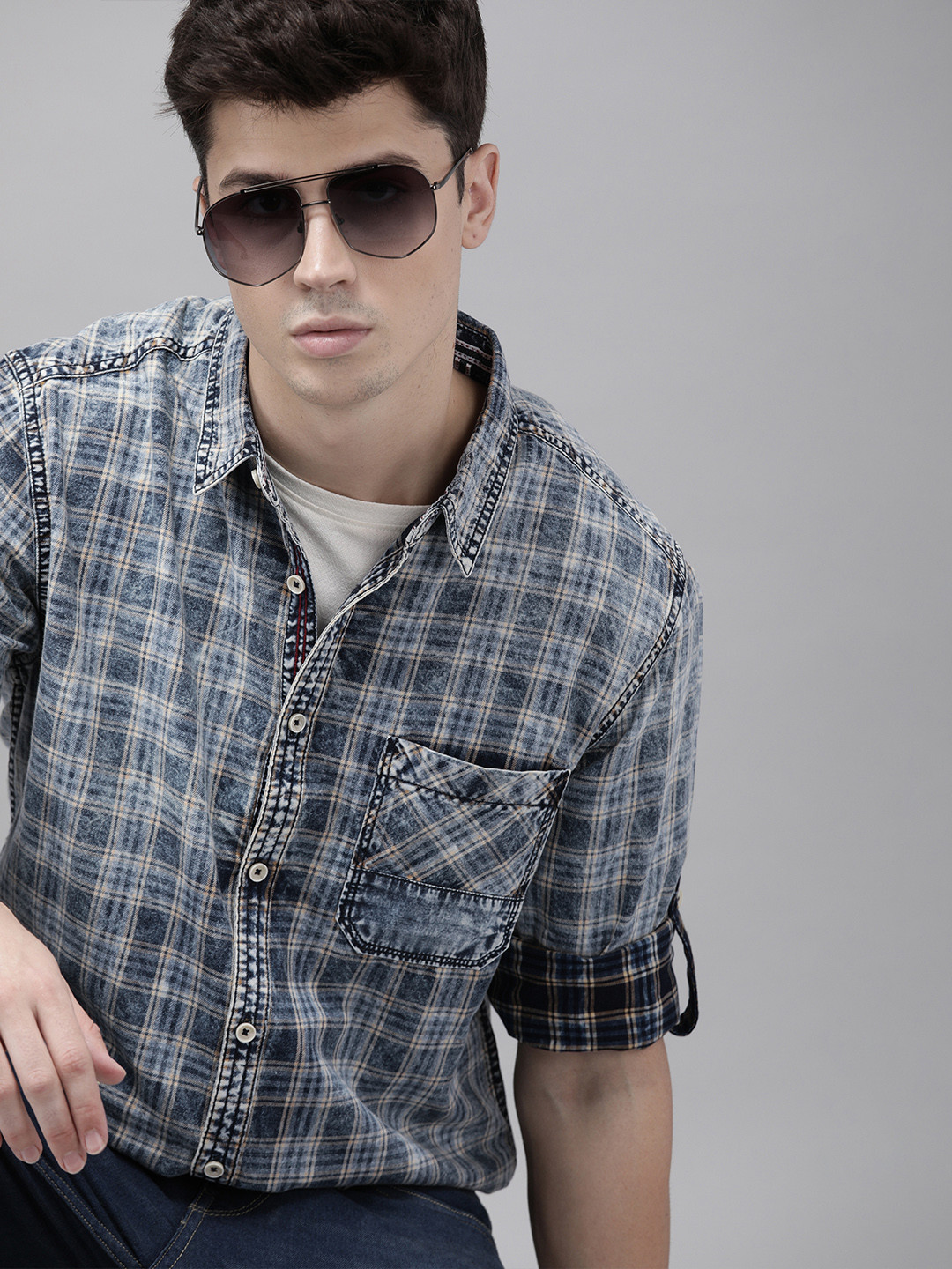 

Roadster Men Blue & Off-White Regular Fit Checked Casual Sustainable Shirt