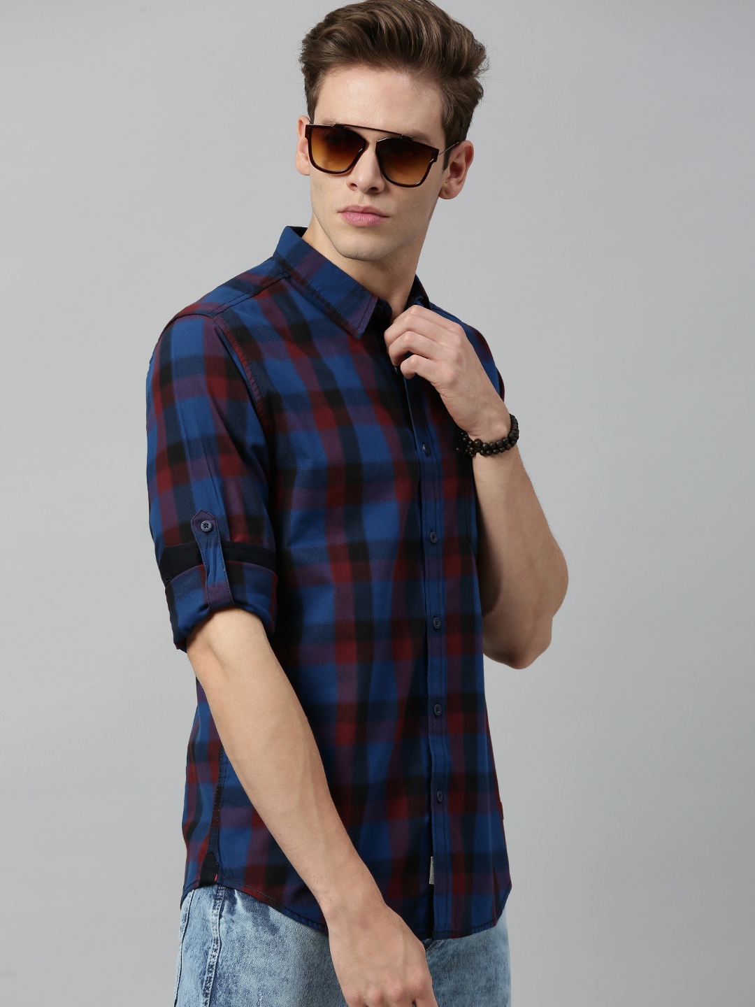 

Roadster Men Blue & Red Regular Fit Checked Casual Shirt