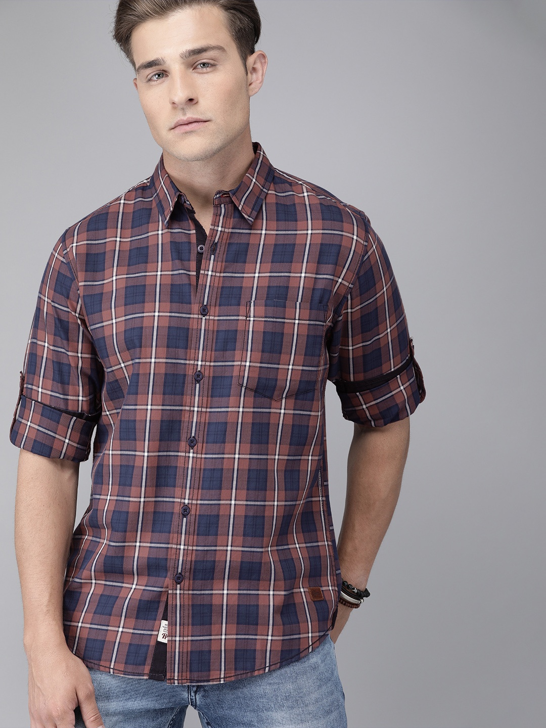 

Roadster Men Navy Blue & Mauve Regular Fit Checked Casual Shirt